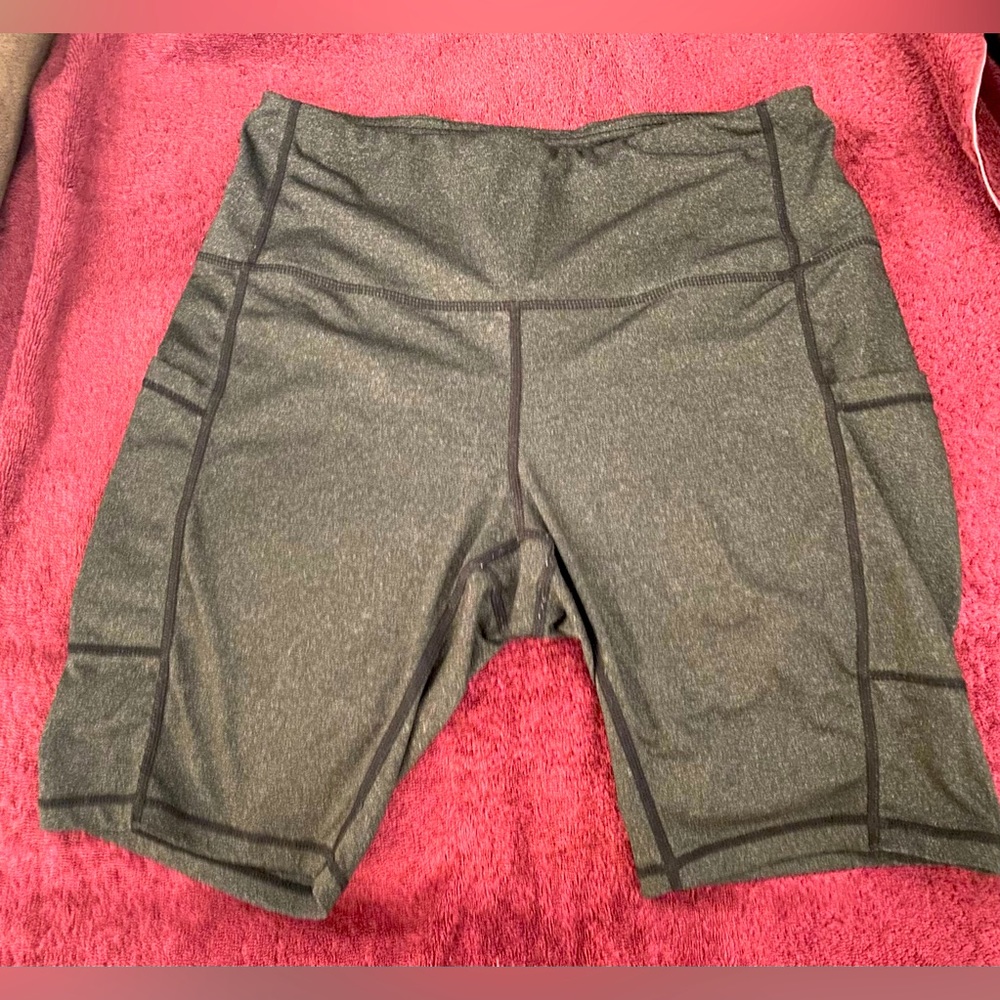 Unbranded Women’s Polyester/Spandex Gray Shorts Size M